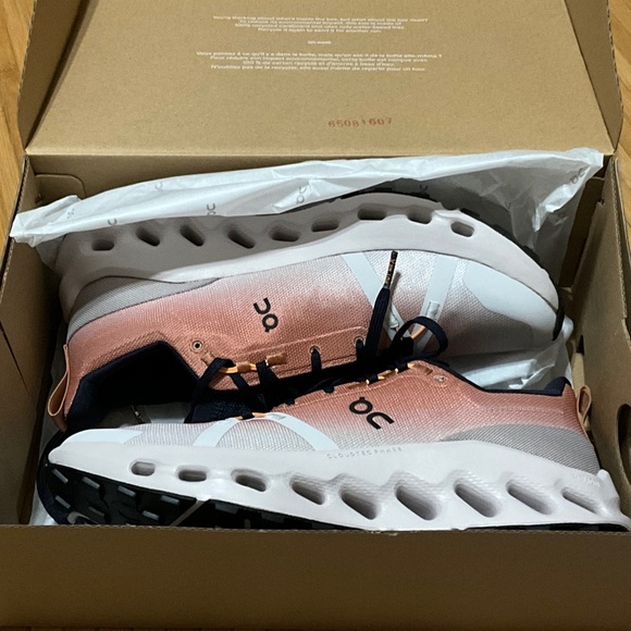 OnCloud Cloudsurfer Trail Waterproof NIB - Picture 4 of 4